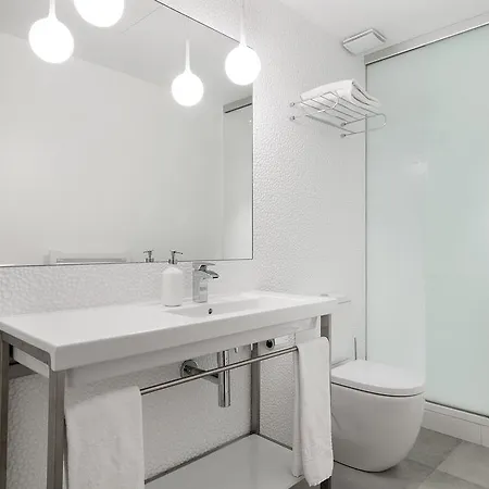 Milton House Gran Via Apartment Barcelona